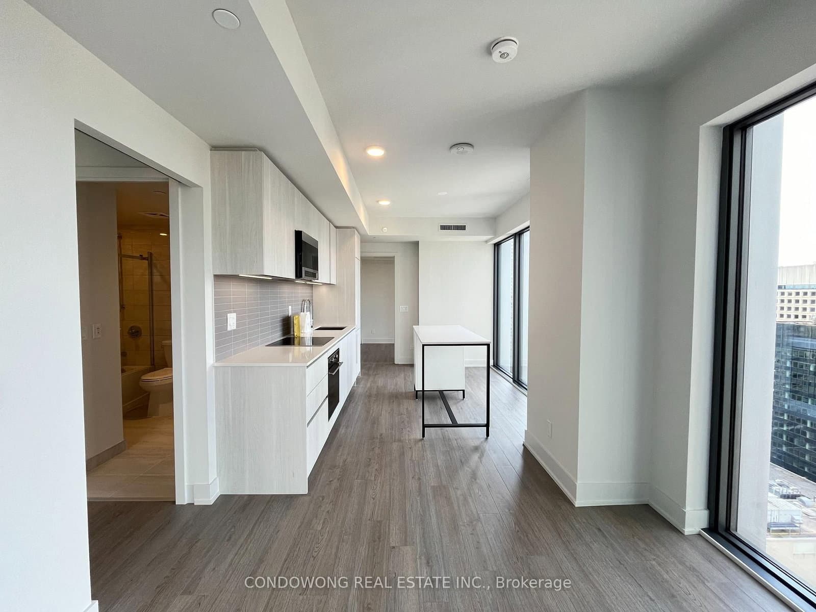 8 Cumberland Street, Unit 2202