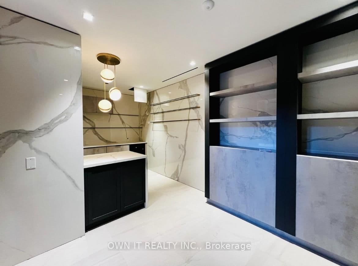 127 Broadway Avenue S, Unit 615