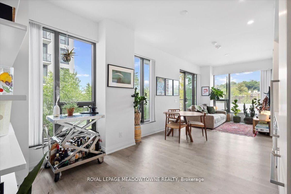 280 Howland Avenue, Unit 302