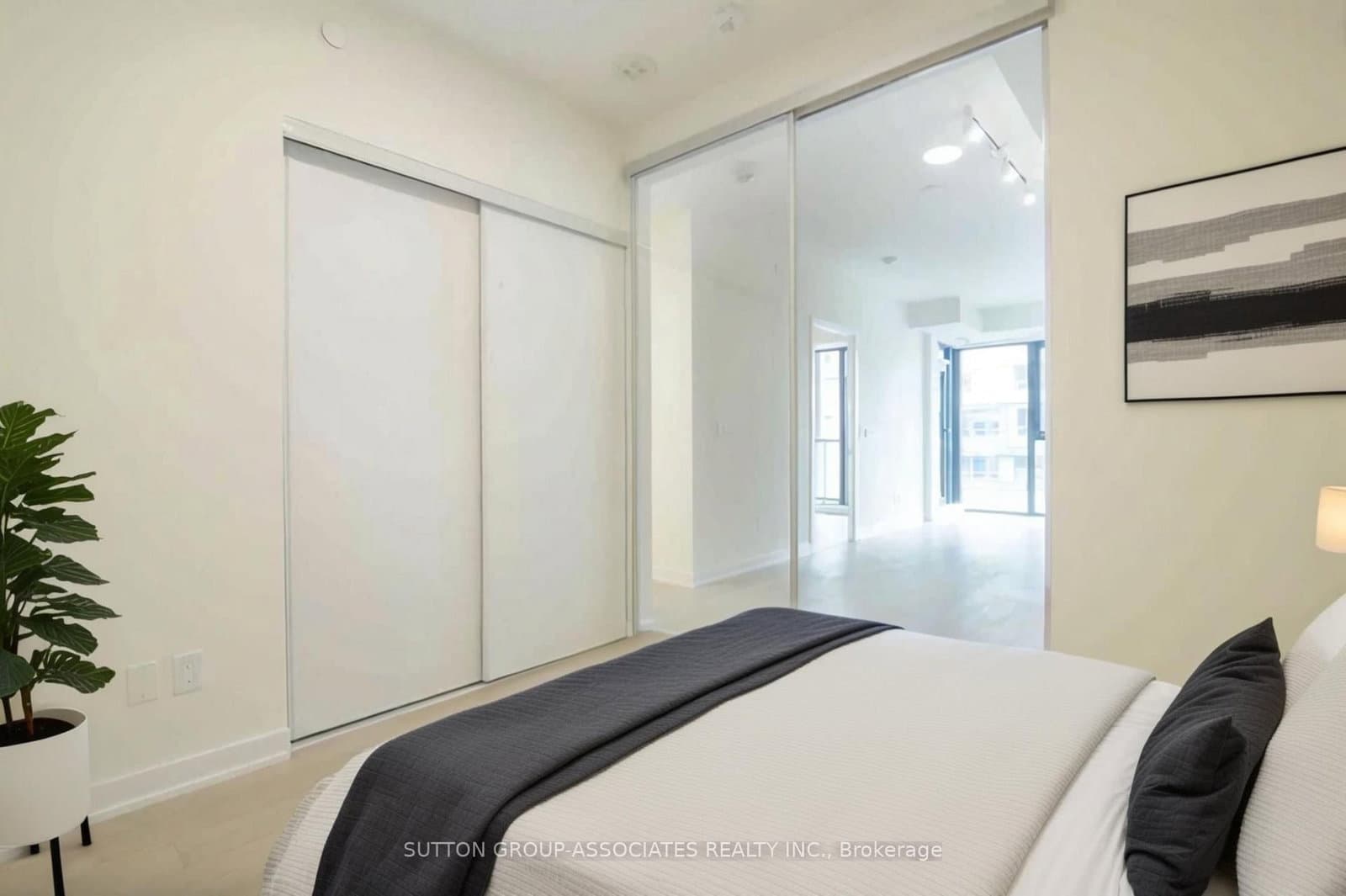 840 St Clair Avenue W, Unit 416