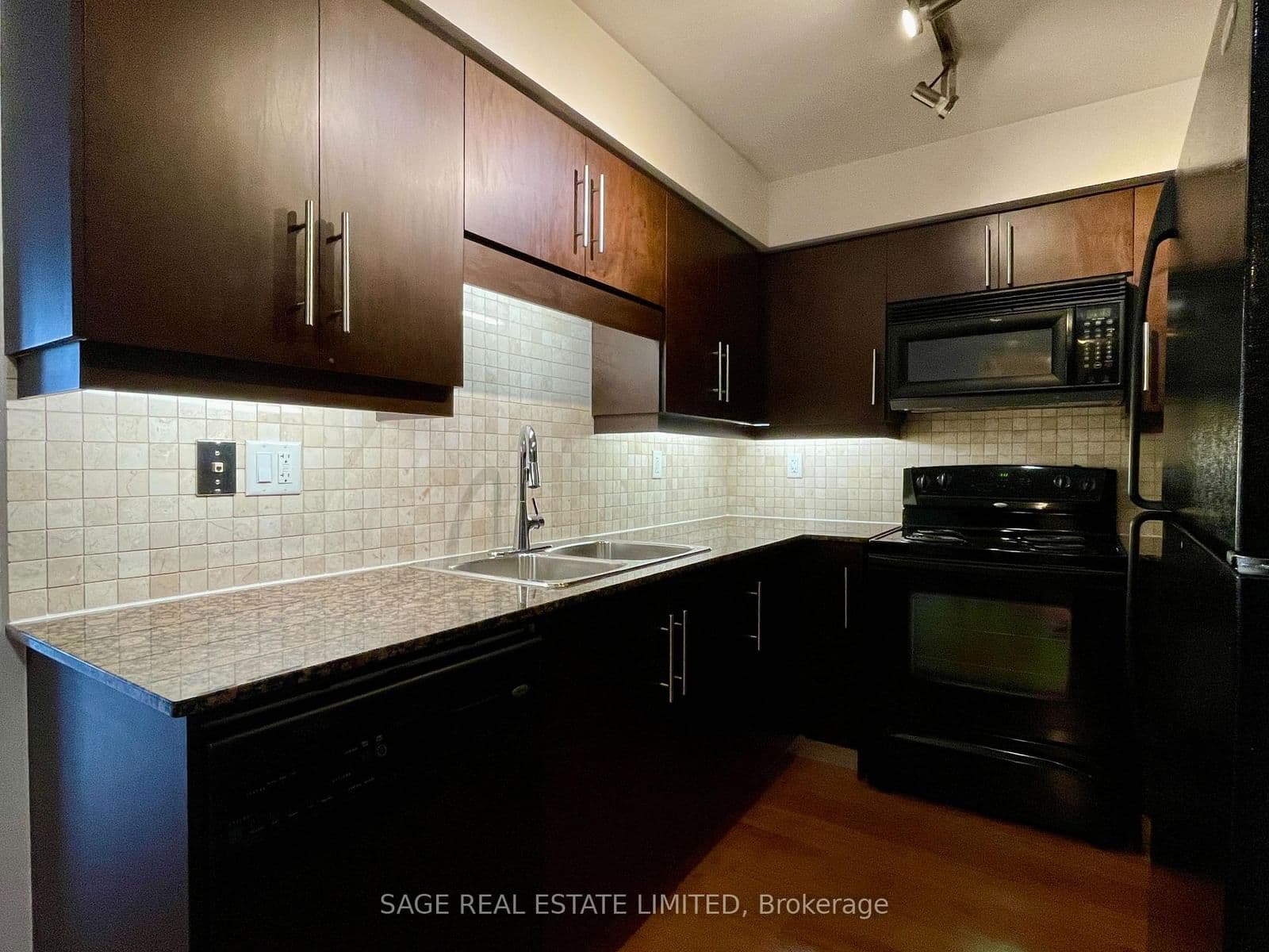 20 Blue Jays Way, Unit 1007