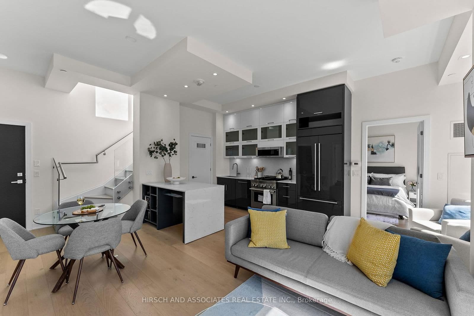 840 St Clair Avenue W, Unit 904