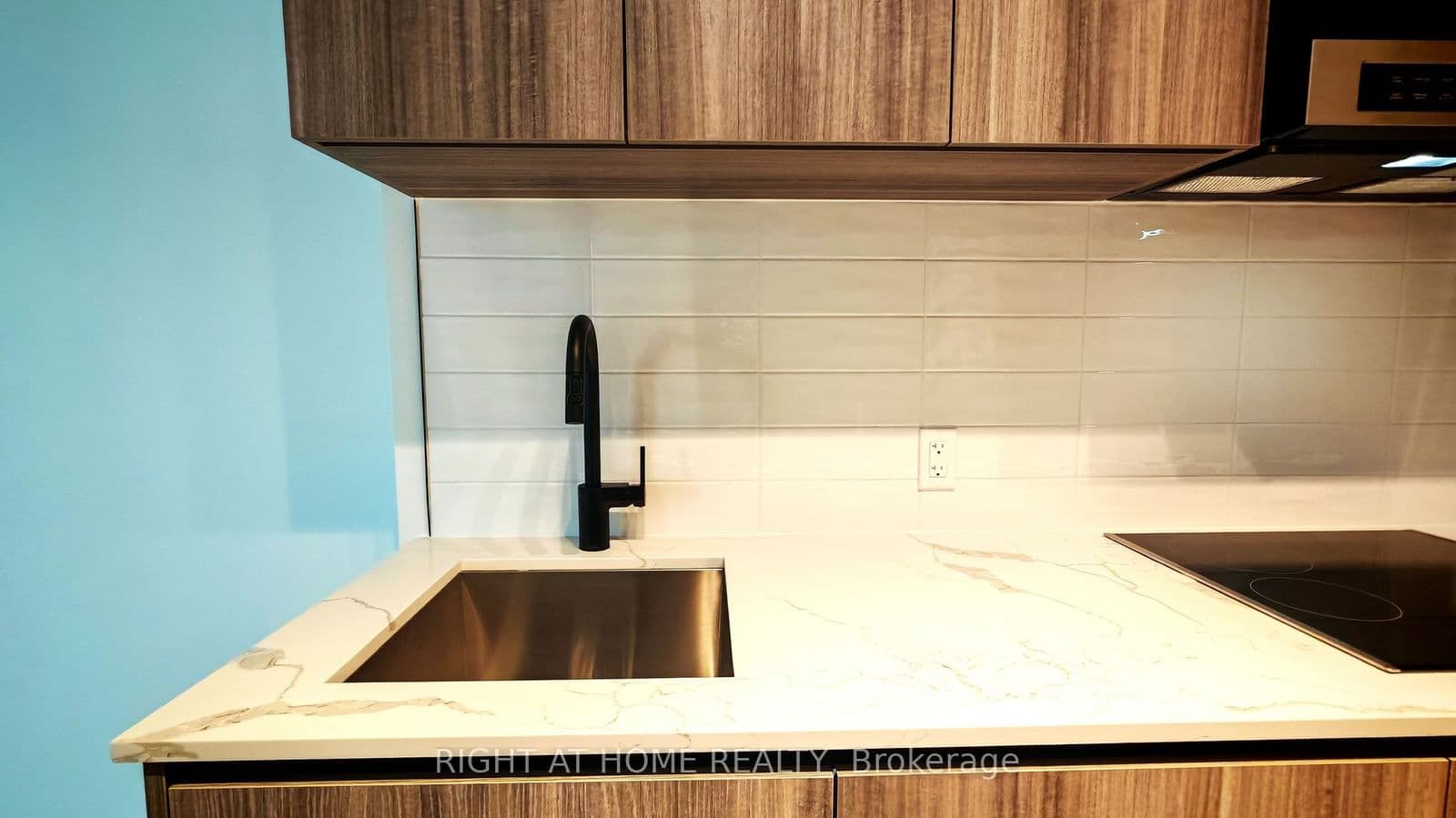 117 Broadway Avenue, Unit 2101