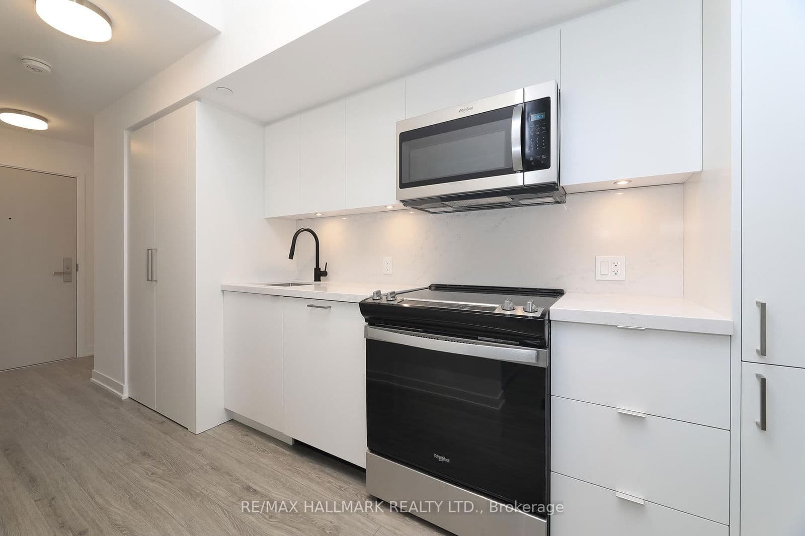 500 Wilson Avenue, Unit 825