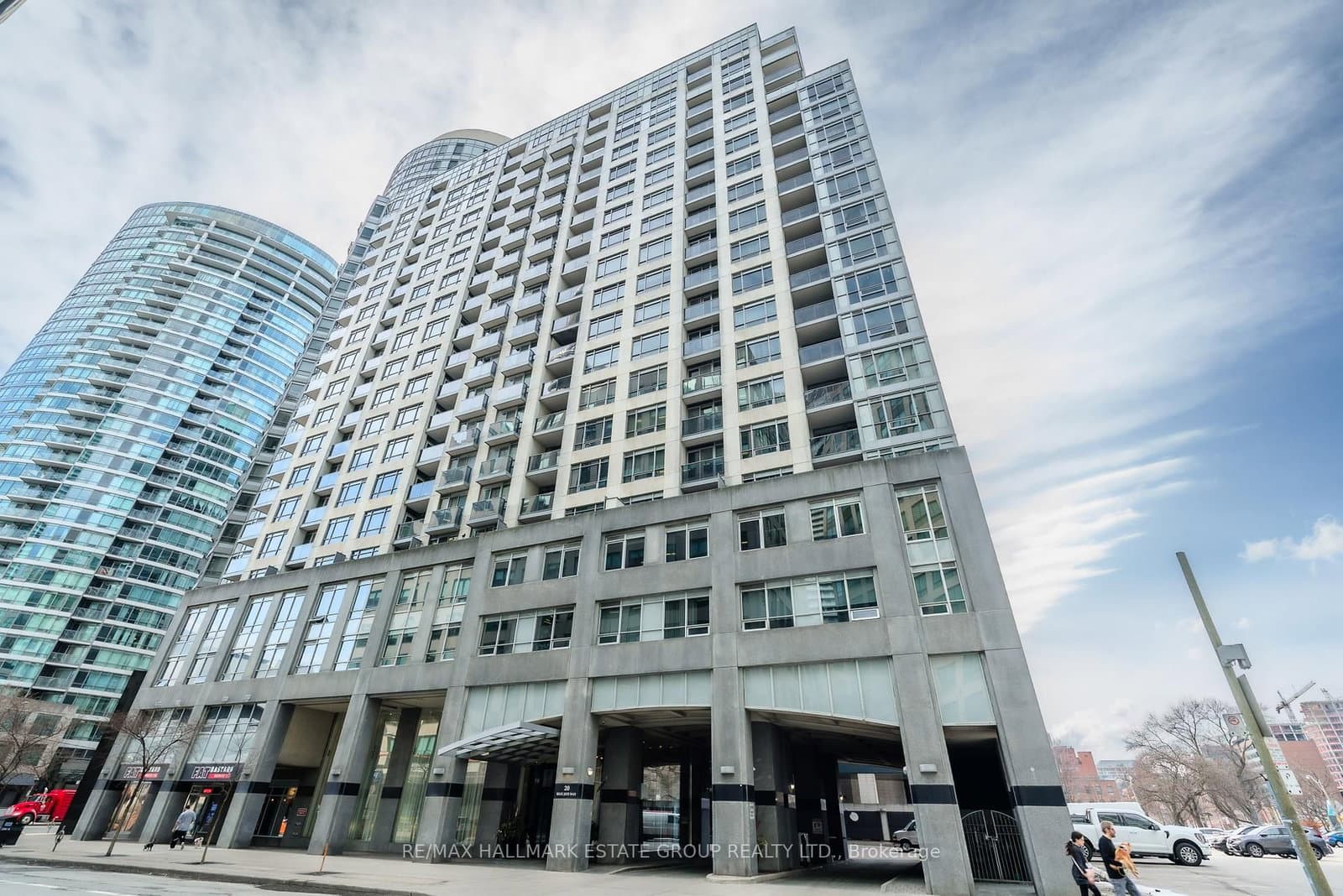 20 Blue Jays Way, Unit 1901