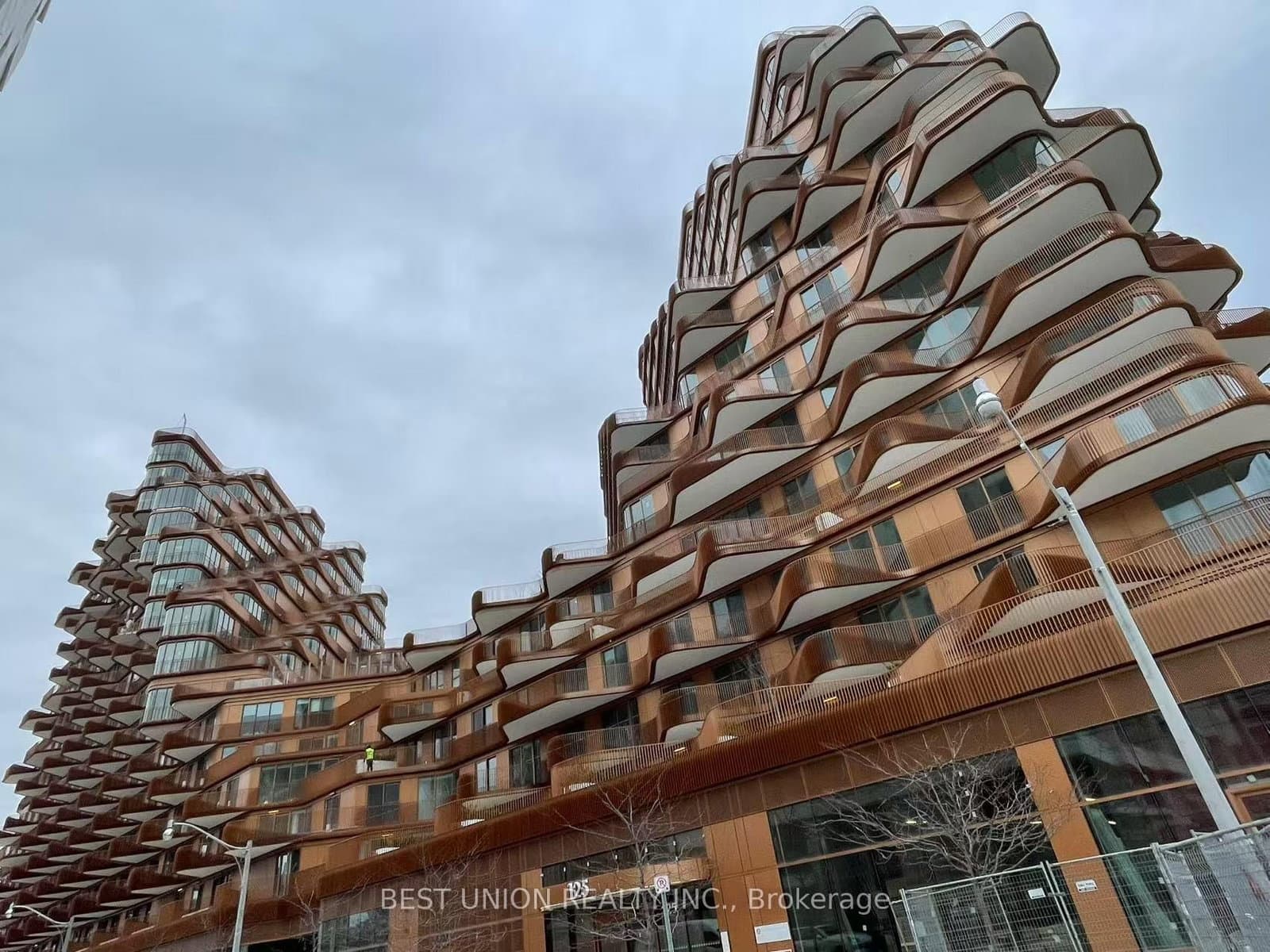 155 Merchants' Wharf, Unit 425