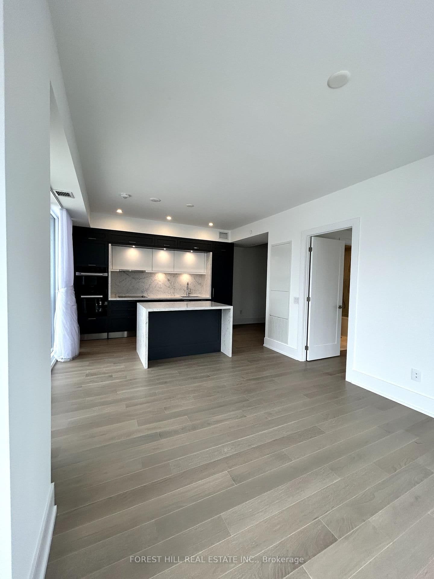 155 Merchants Wharf, Unit 528