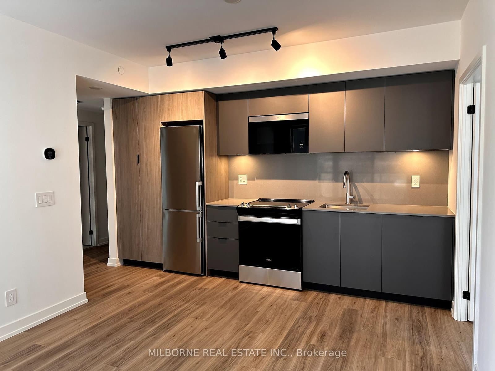 73 Broadway Avenue, Unit 203