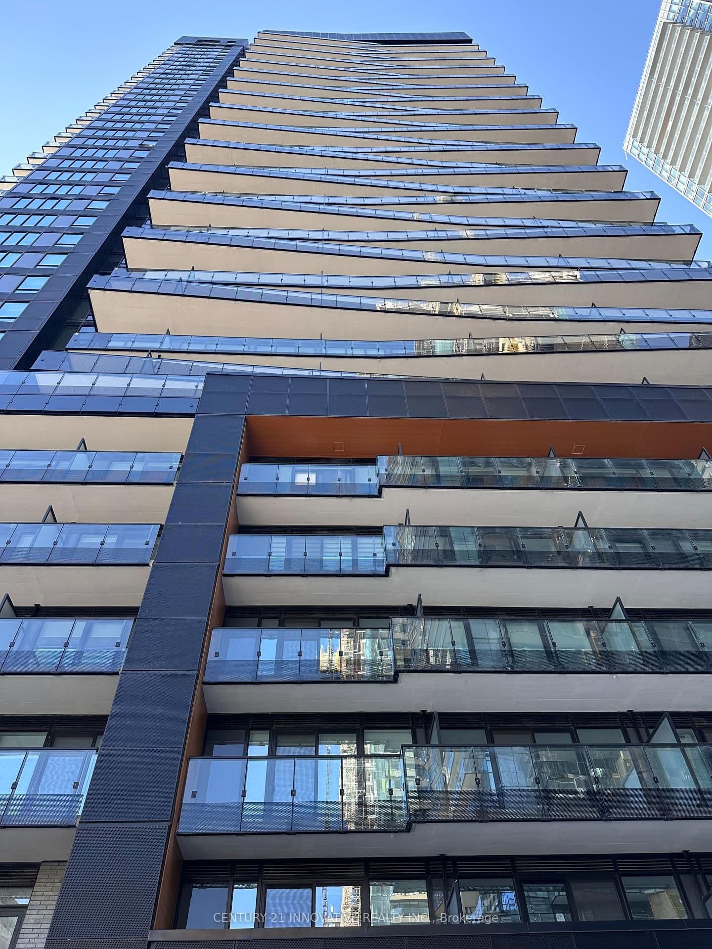 117 Broadway Avenue, Unit 3301