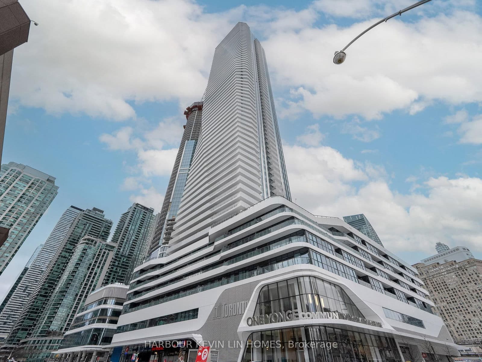 28 Freeland Street, Unit 5205