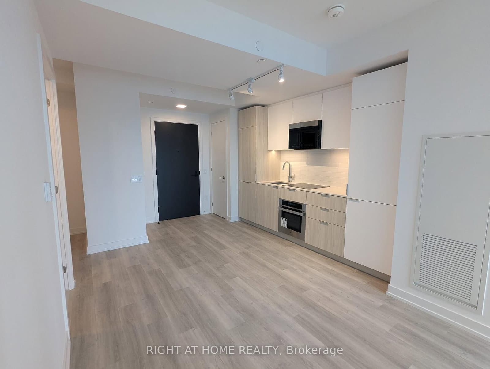 28 Eastern Avenue, Unit PH 14