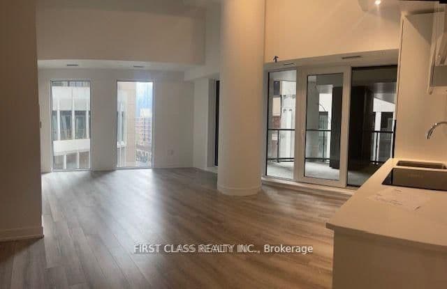 238 Simcoe Street W, Unit 607