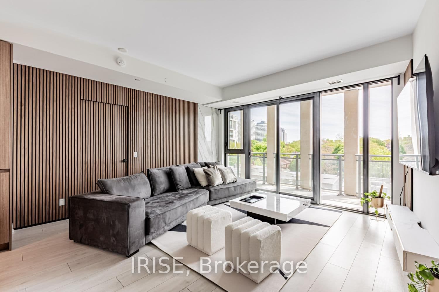 1 Hillsdale Avenue W, Unit 407