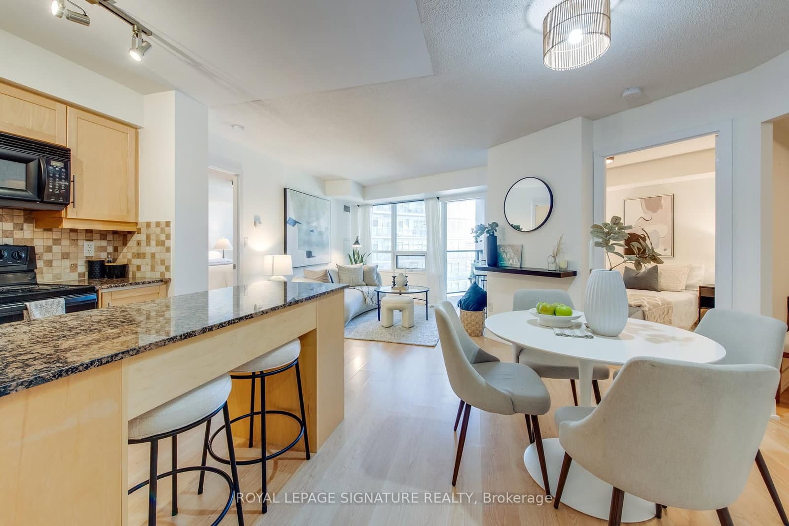 20 Blue Jays Way, Unit 1401