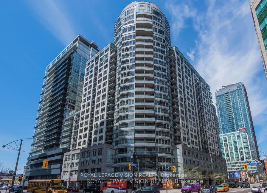 20 Blue Jays Way, Unit 615