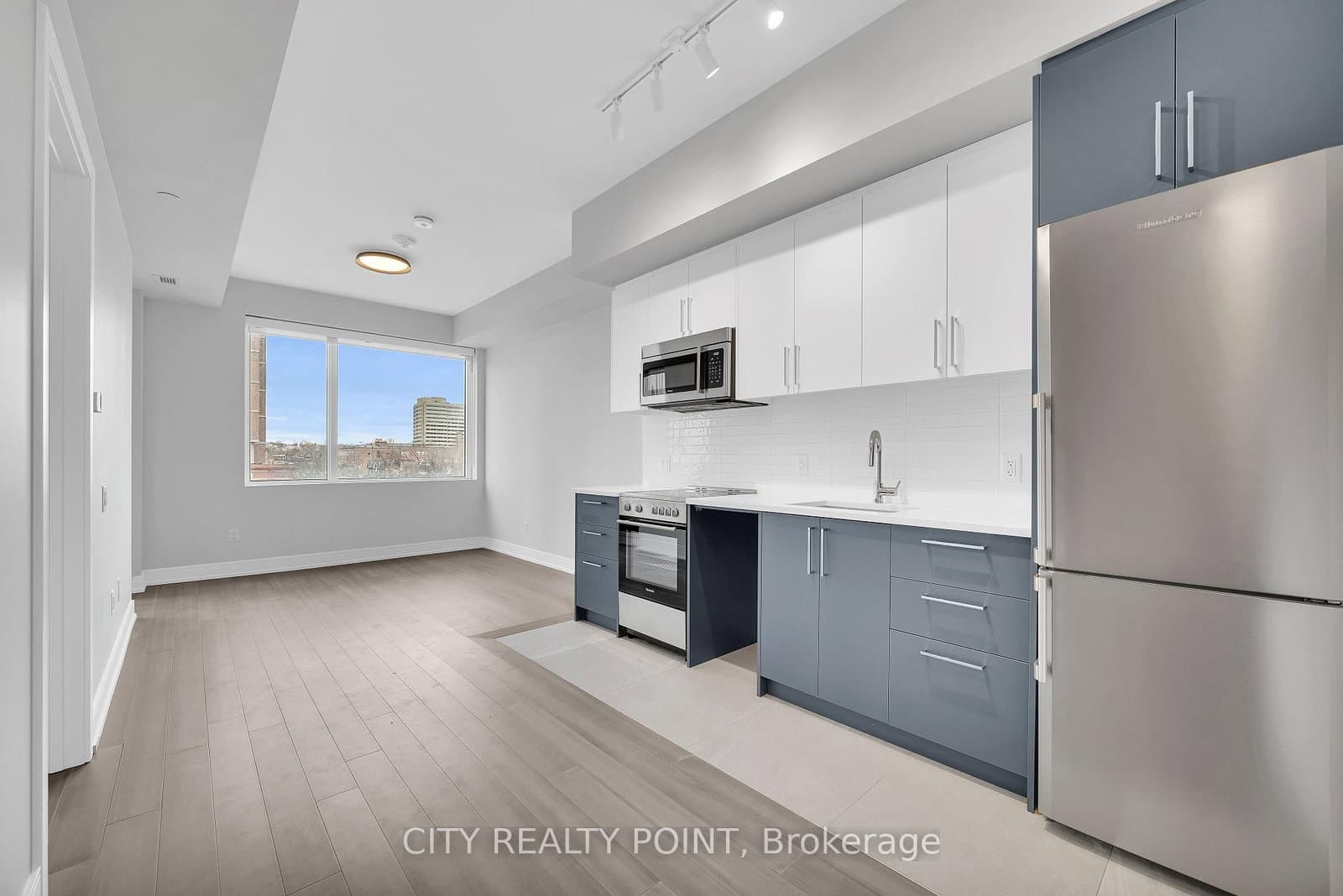 664 Spadina Avenue, Unit 804