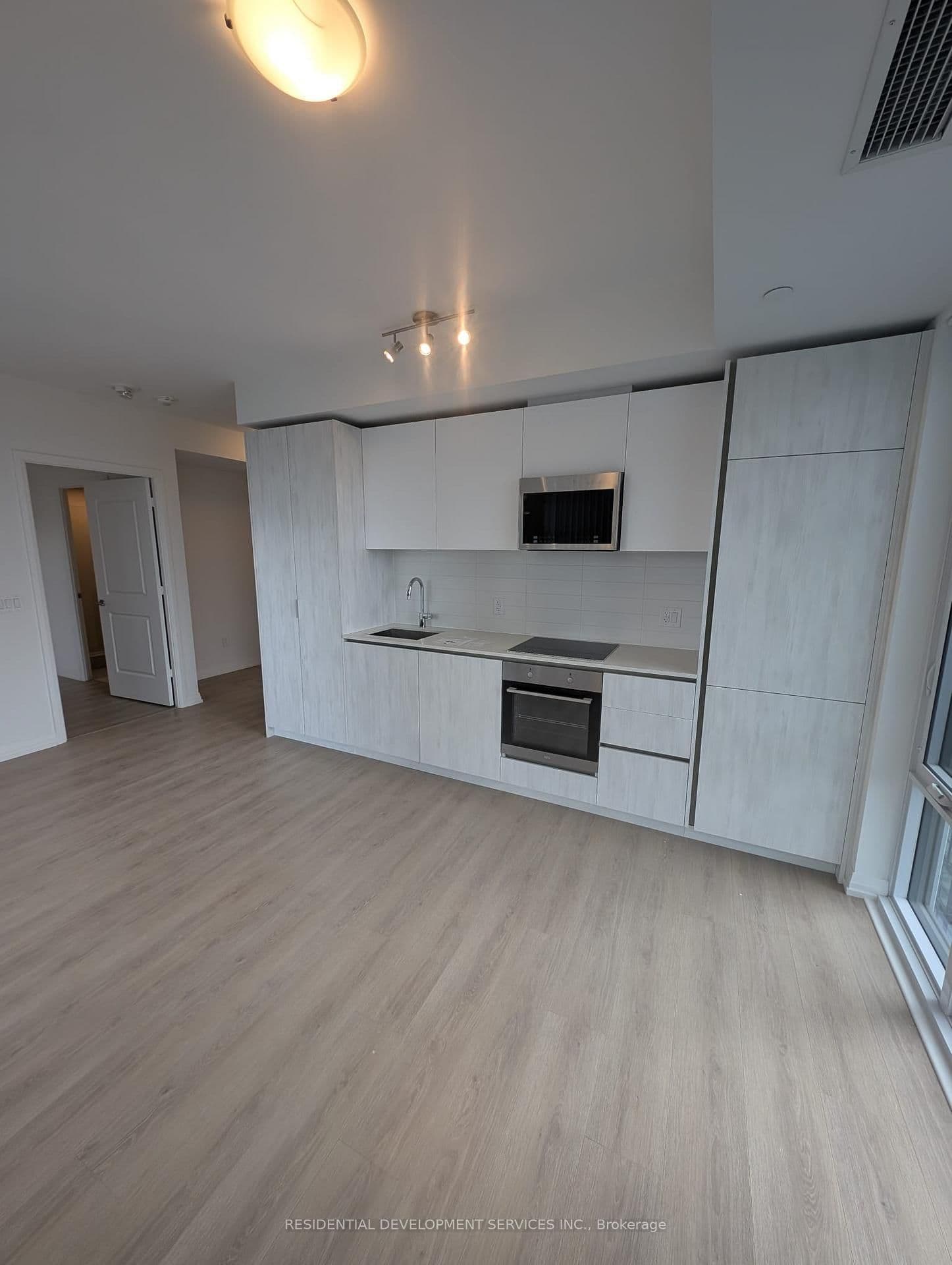 28 Widmer Street, Unit 3825