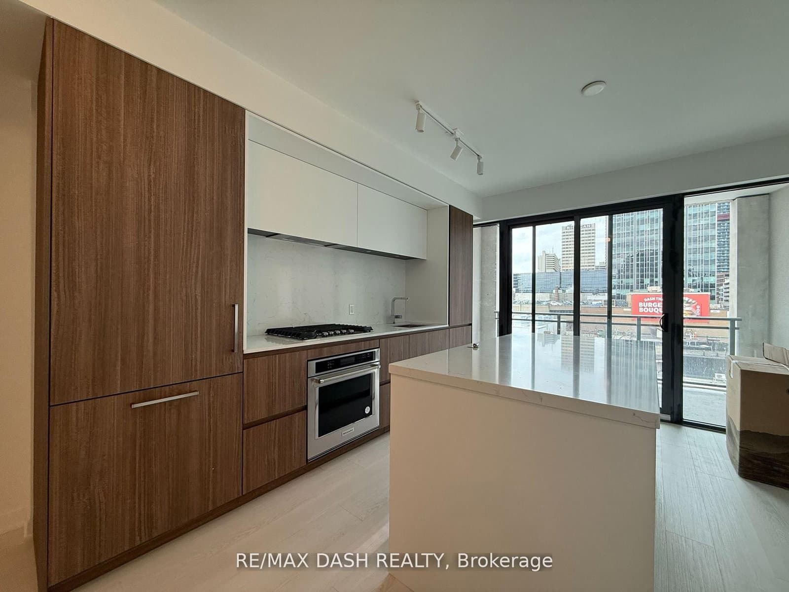 1 Hillsdale Avenue W, Unit 403