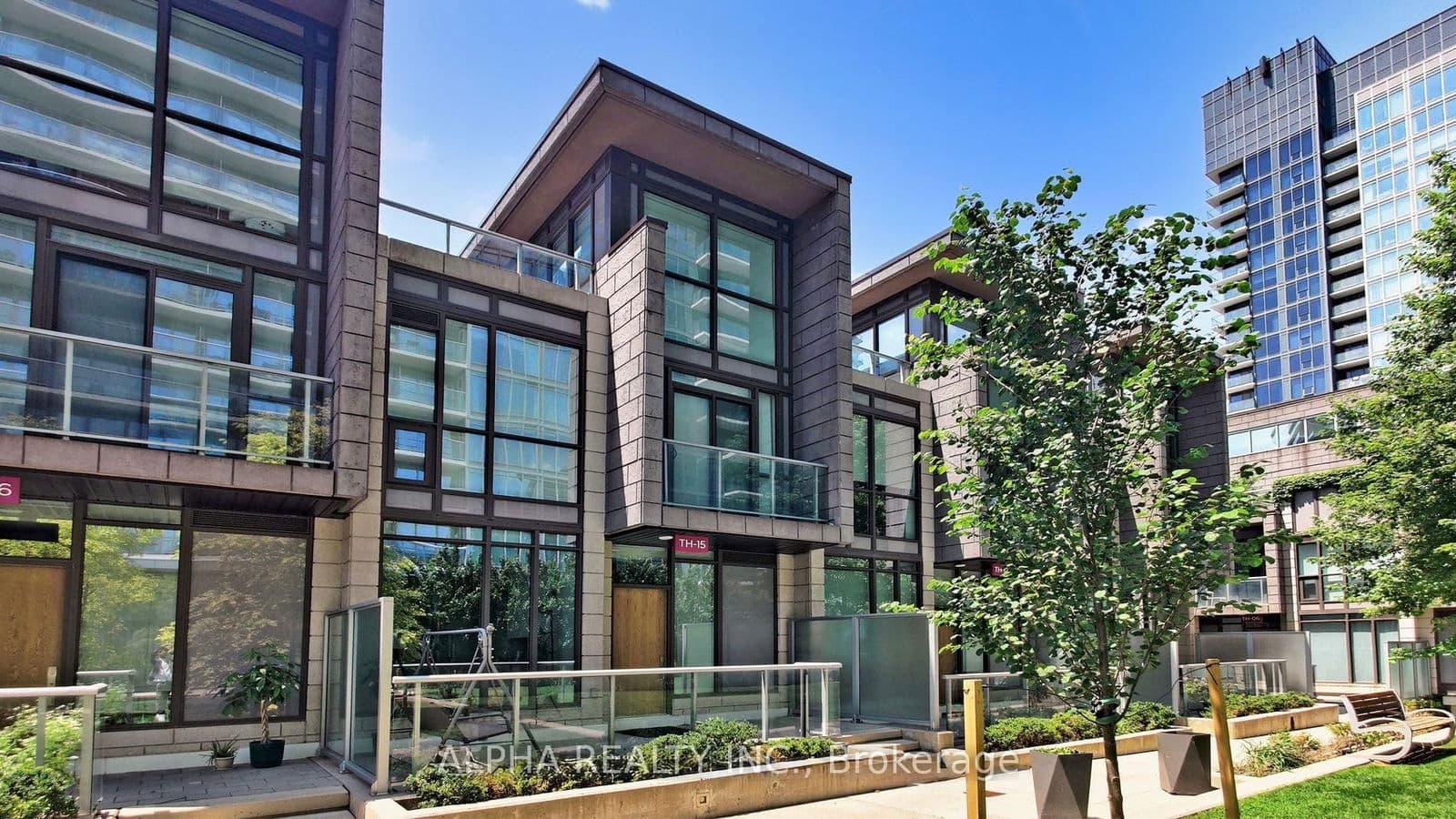 121 Mcmahon Drive, Unit Th15