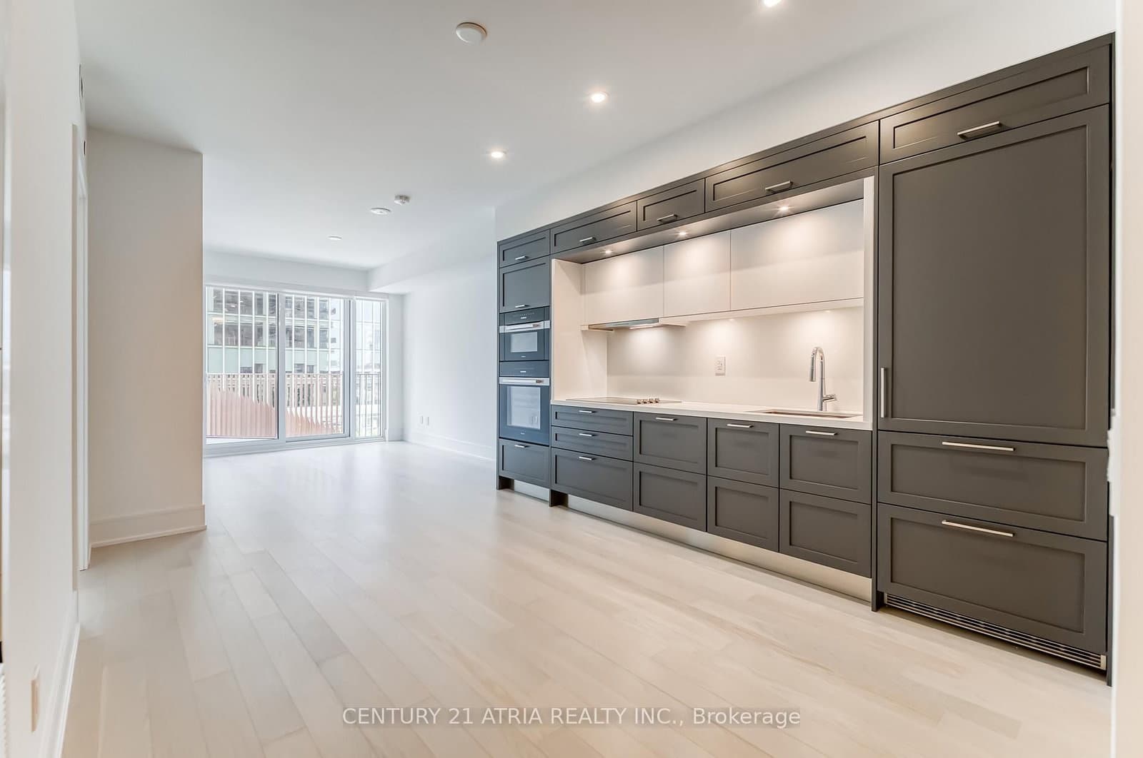 155 Merchants' Wharf, Unit 323