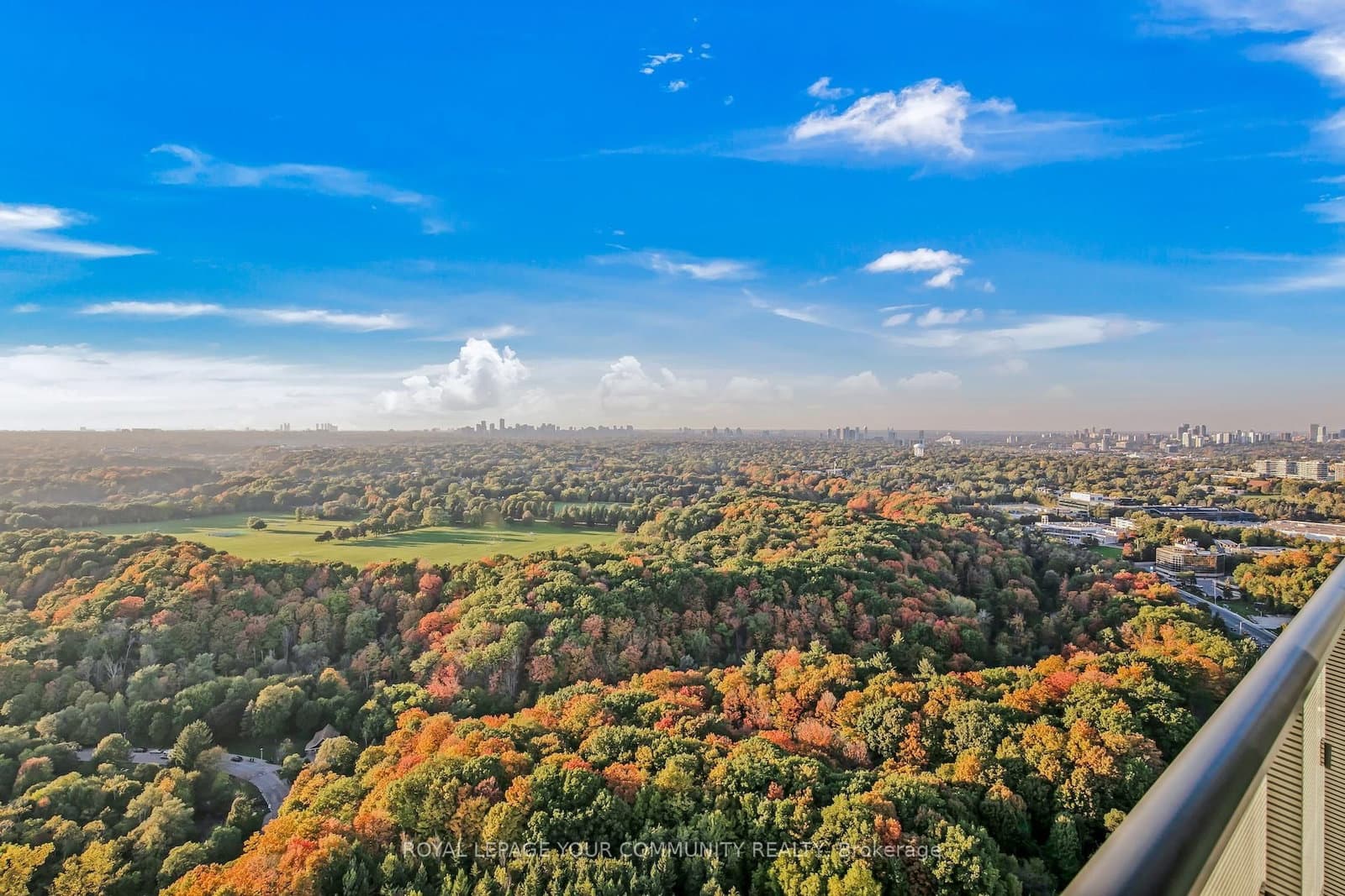 10 Inn On The Park Drive, Unit 3303