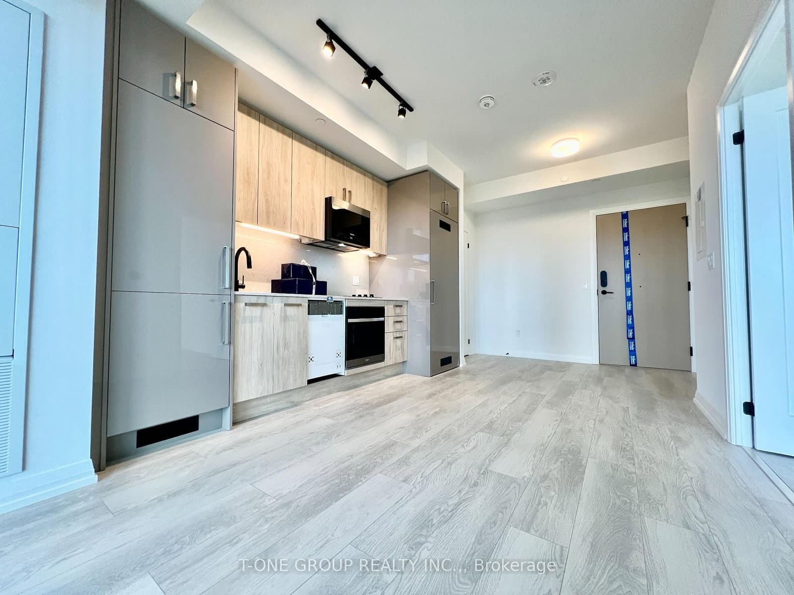 280 Dundas Street W, Unit 2704