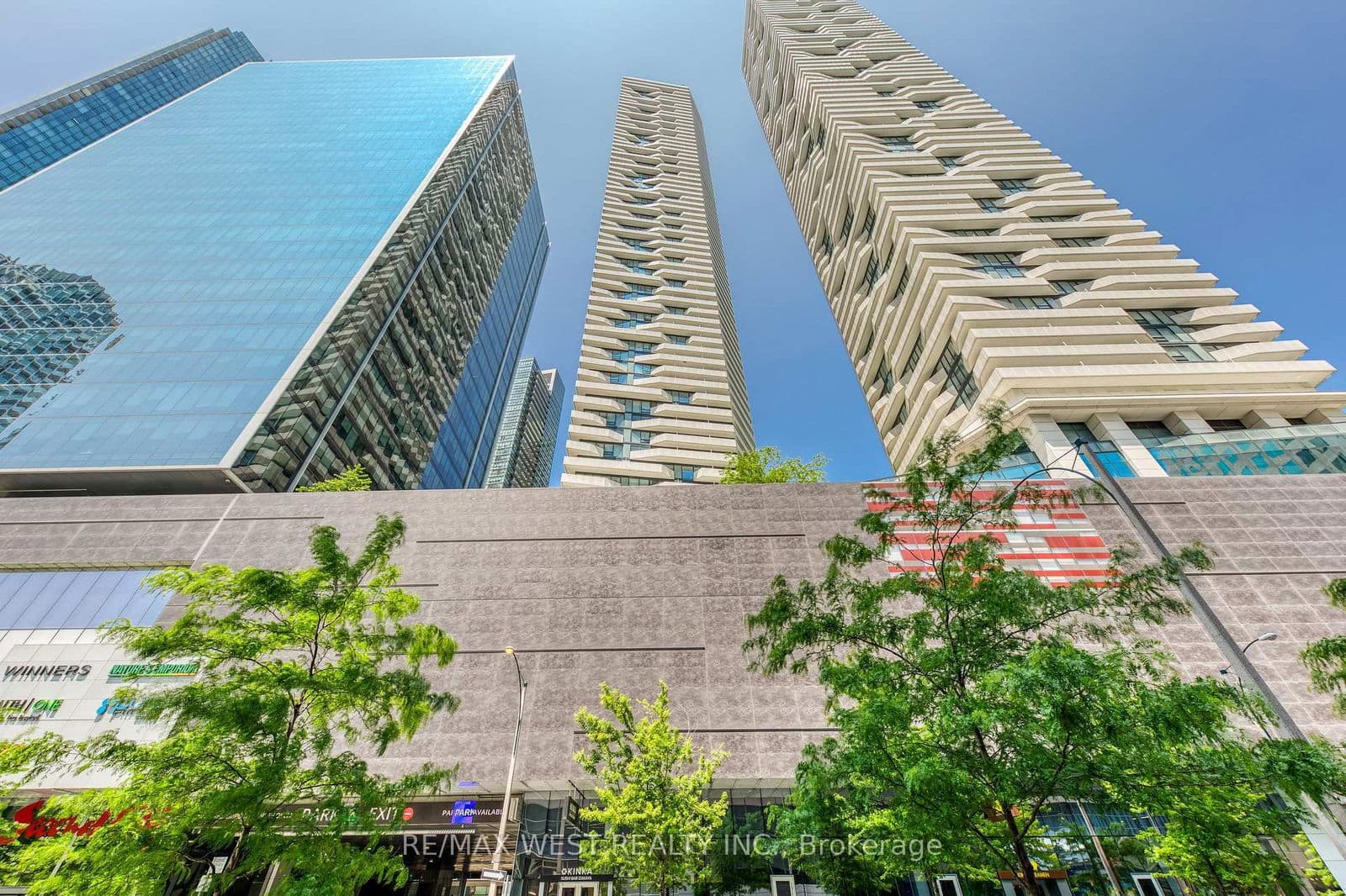 #2004 - 100 Harbour Street