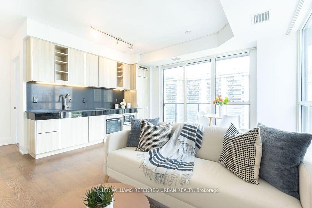 101 Erskine Avenue, Unit 1802