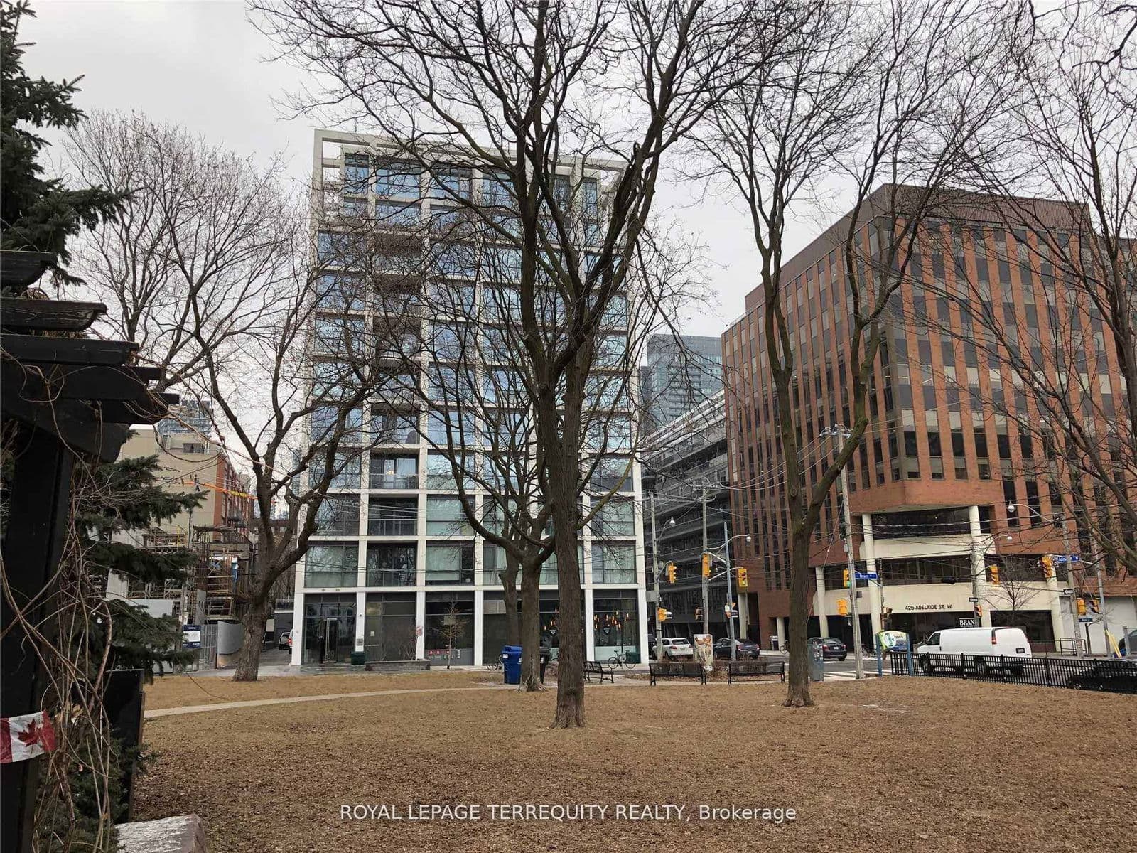 #909 - 39 Brant Street