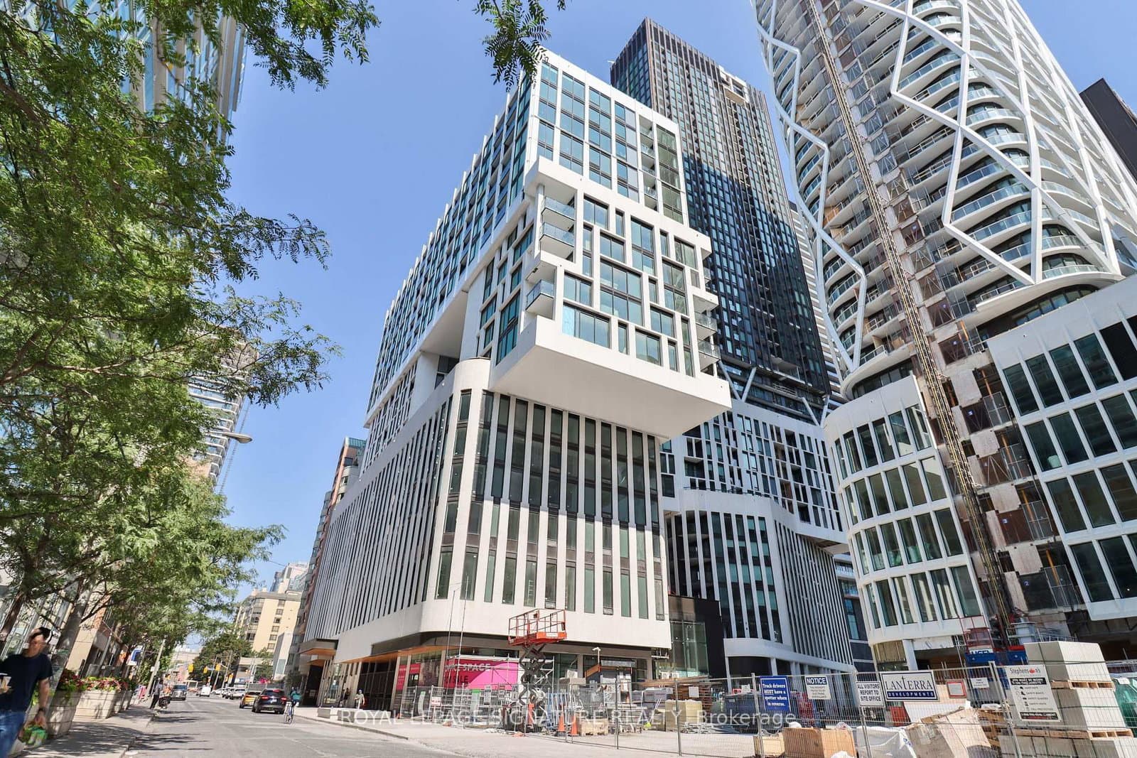 121 St Patrick Street, Unit 1411