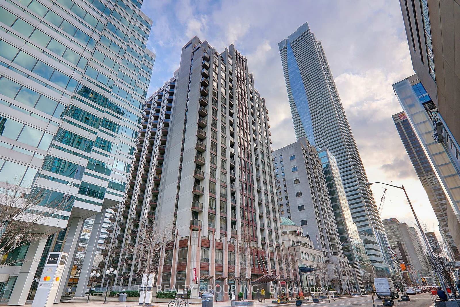 #412 - 85 Bloor Street E