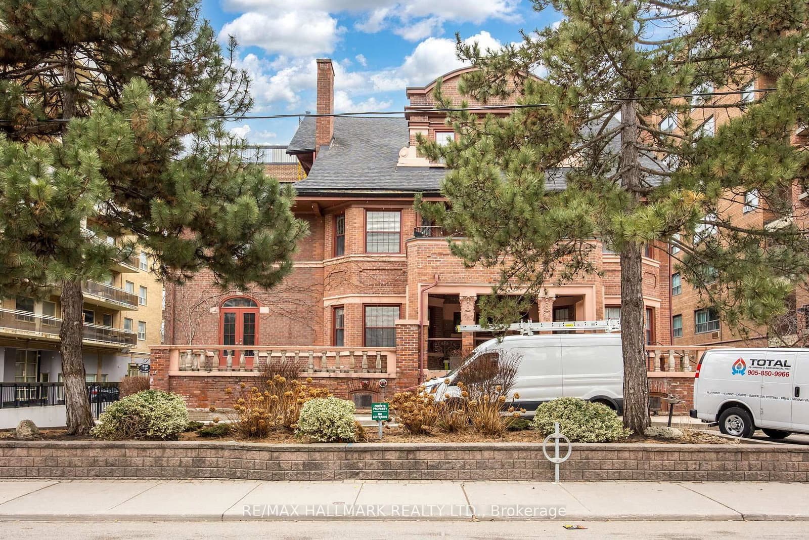 #203 - 212 St George Street