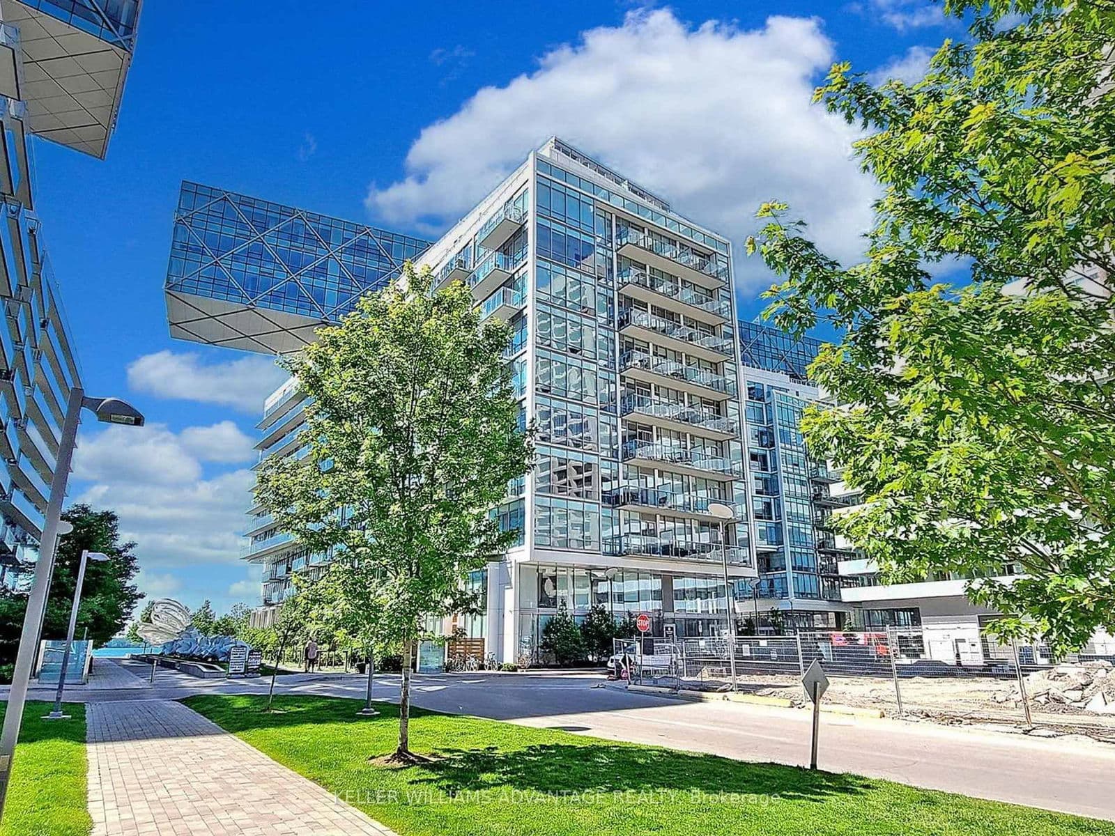 #401 - 29 Queens Quay E