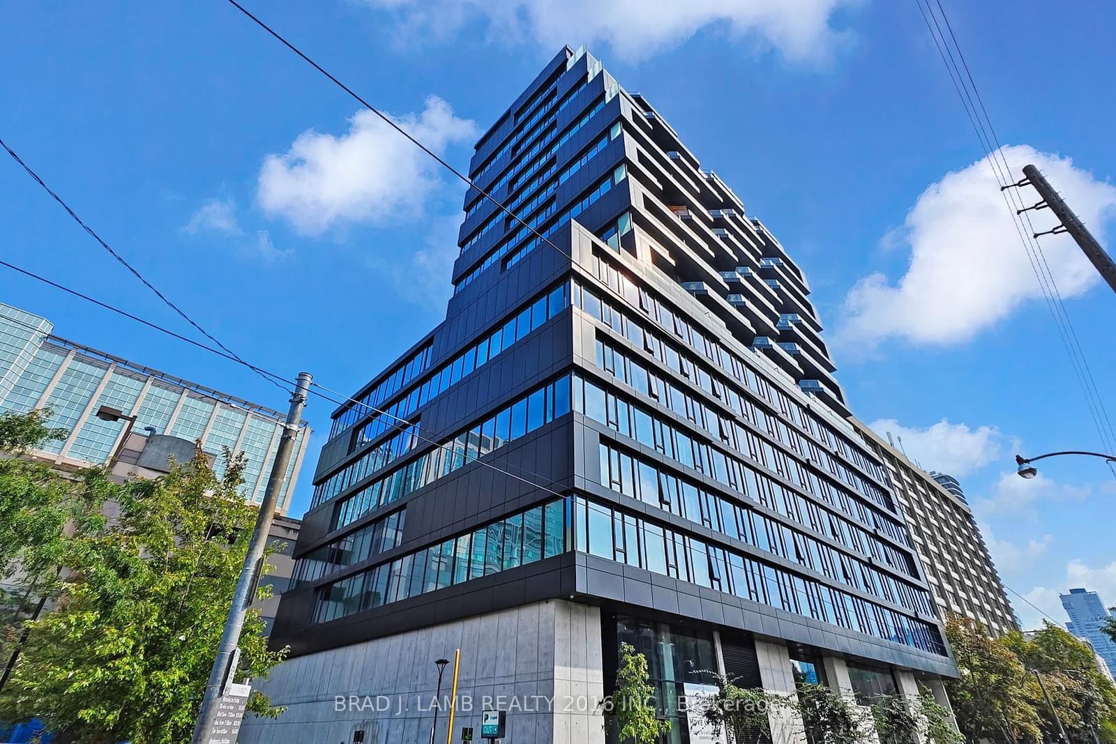 195 McCaul Street, Unit 913