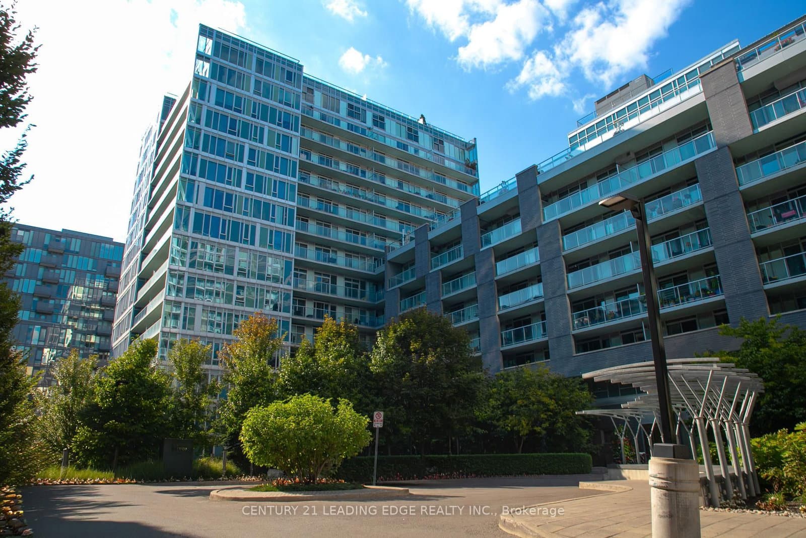 #1109W - 565 Wilson Avenue