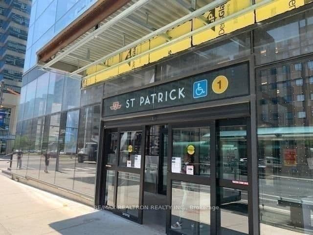 488 University Avenue, Unit 2516