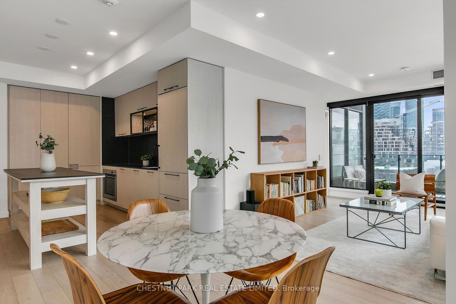 505 Richmond Street W, Unit 527