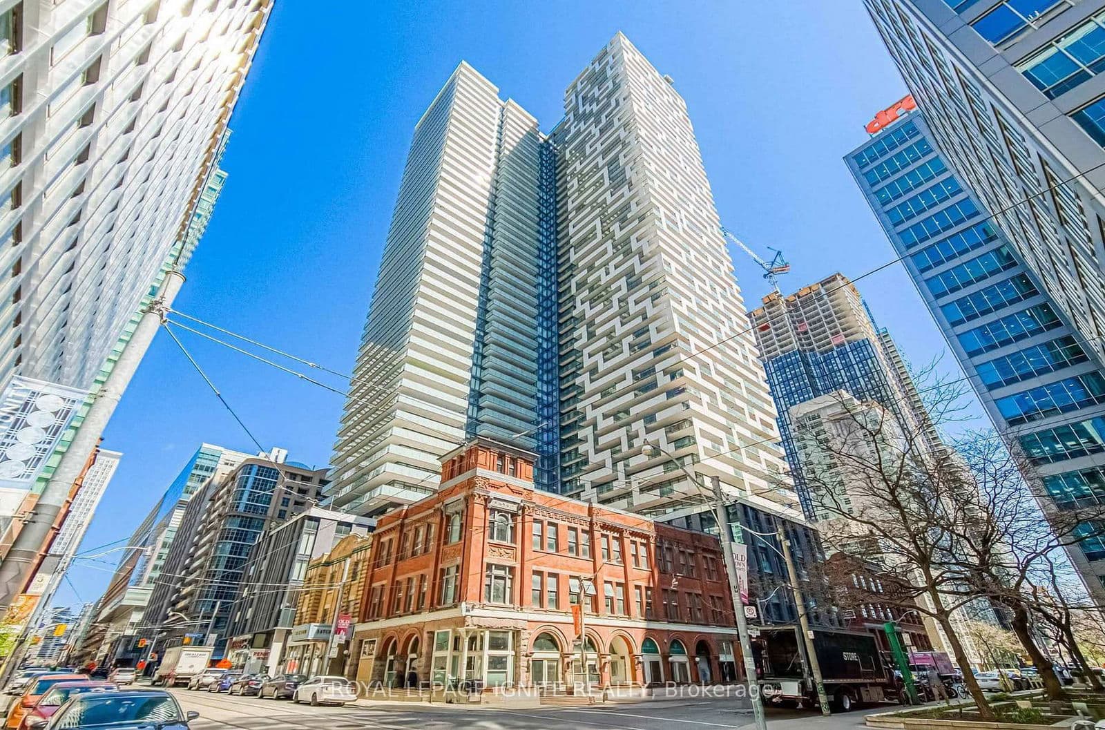25 Richmond Street E, Unit 1813