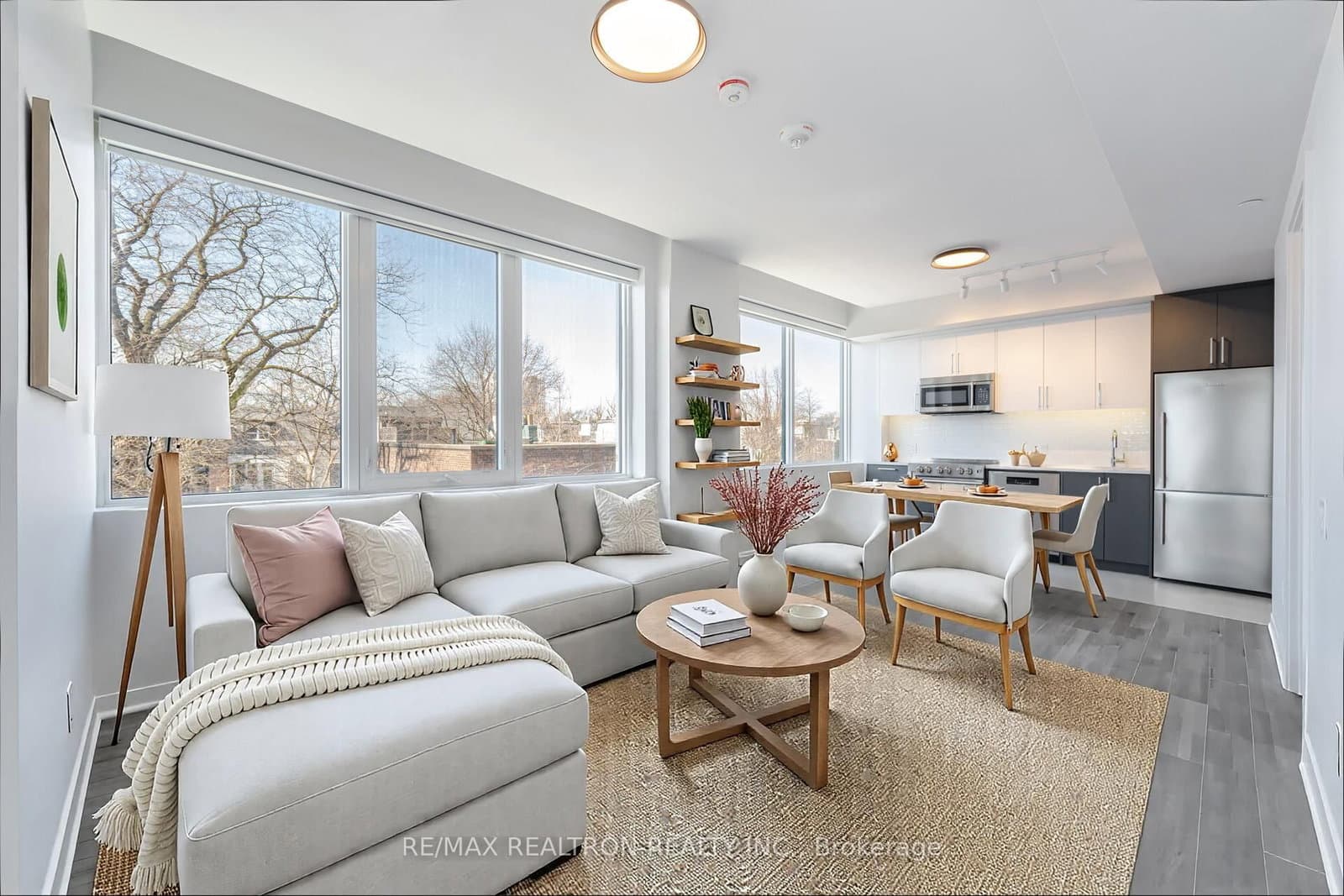 #203 - 664 Spadina Avenue