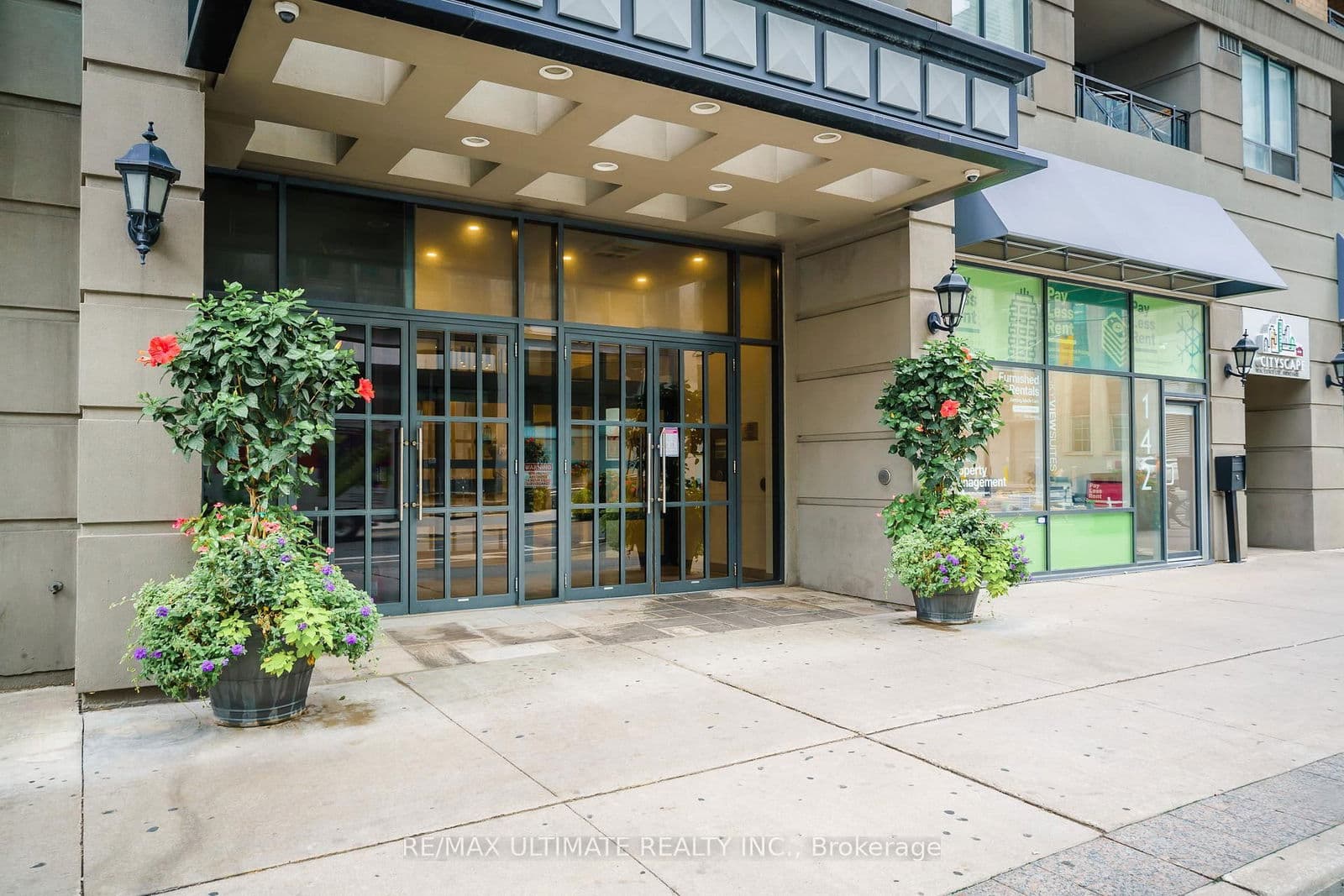 #1004 - 140 Simcoe Street