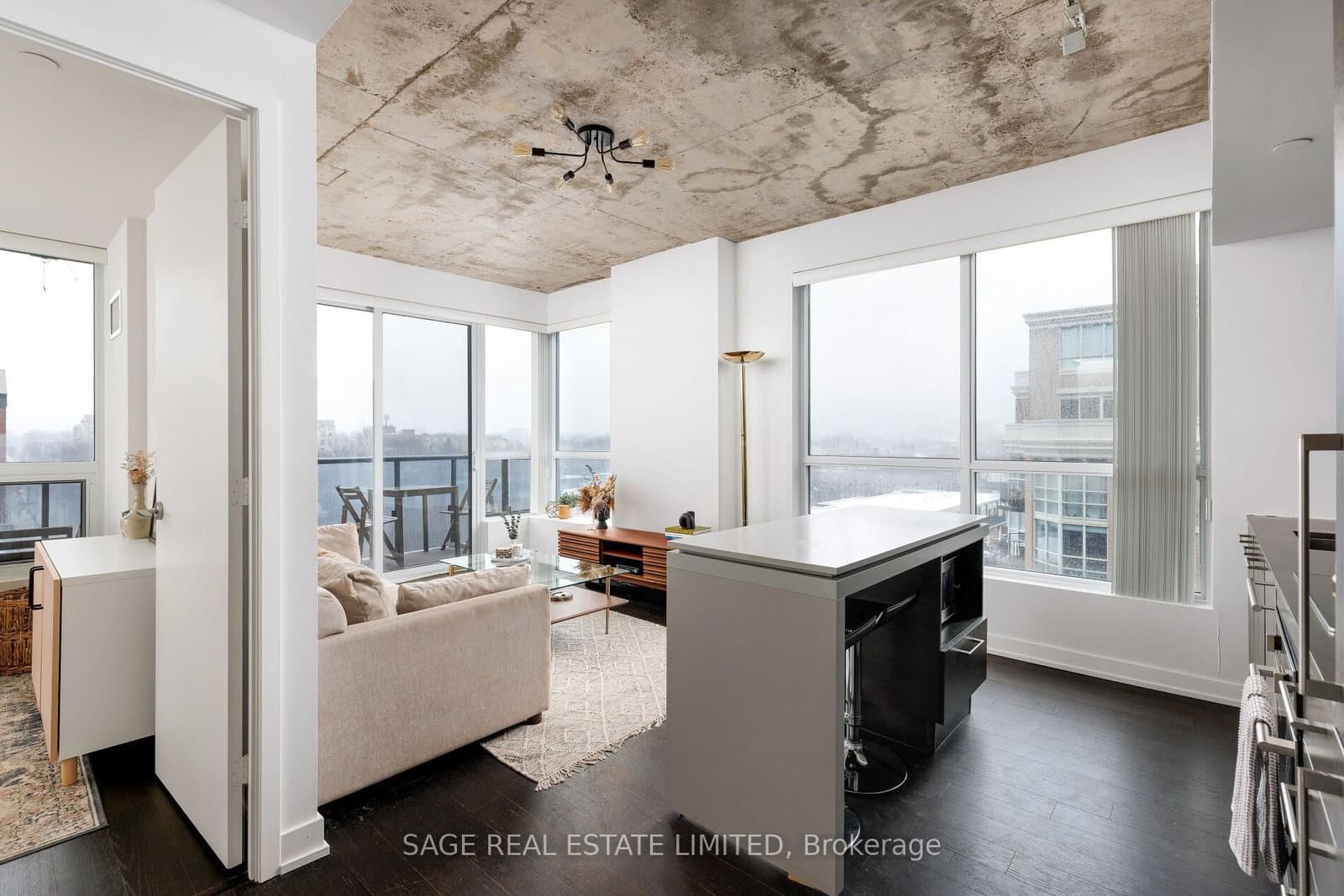 #613 - 1030 King Street W