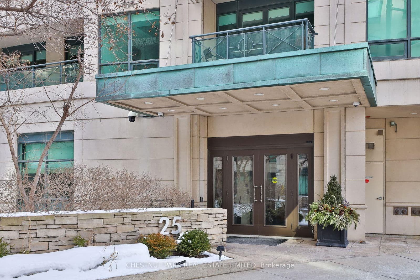 #909 - 25 Scrivener Square