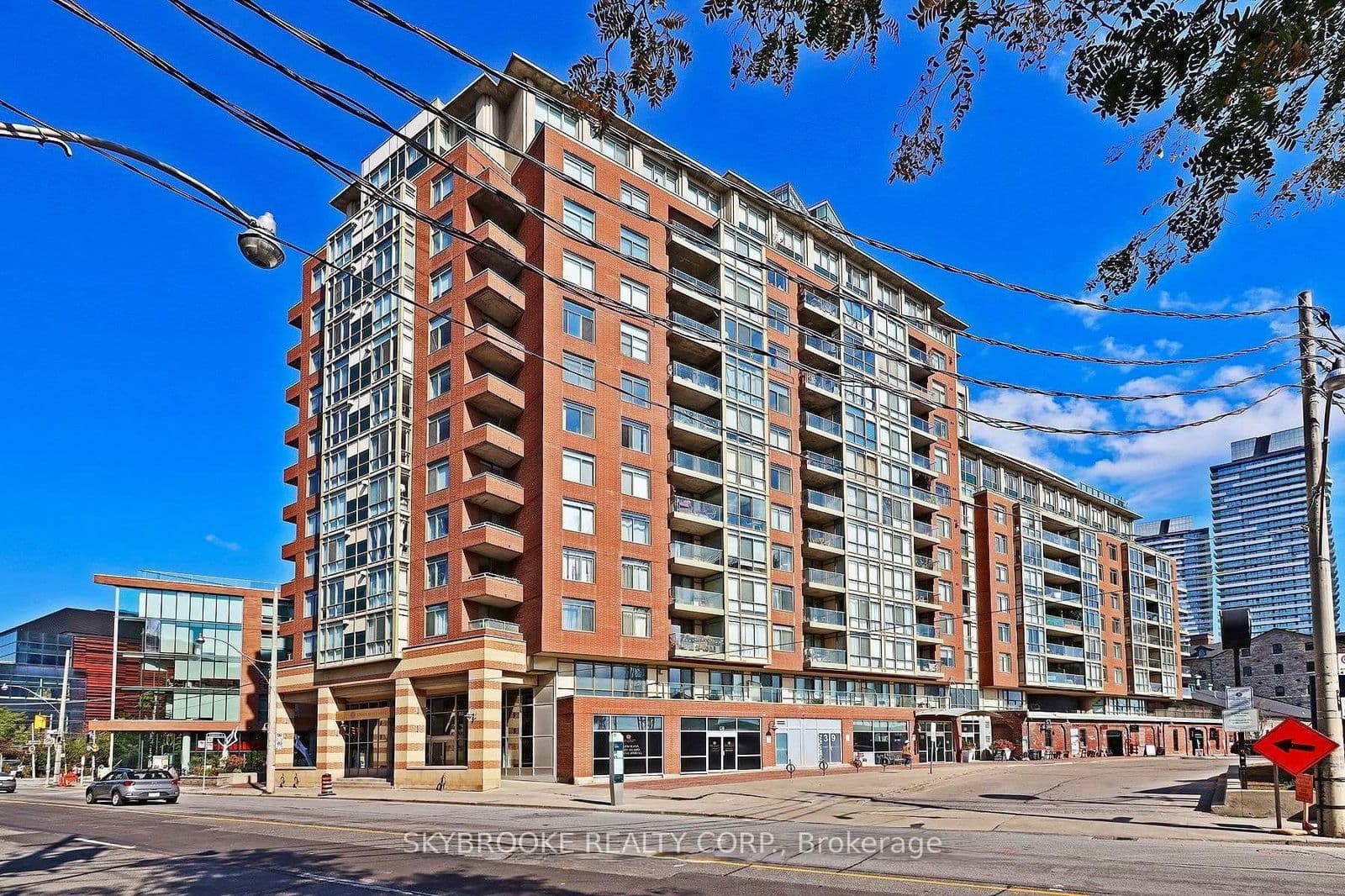 #907 - 39 Parliament Street