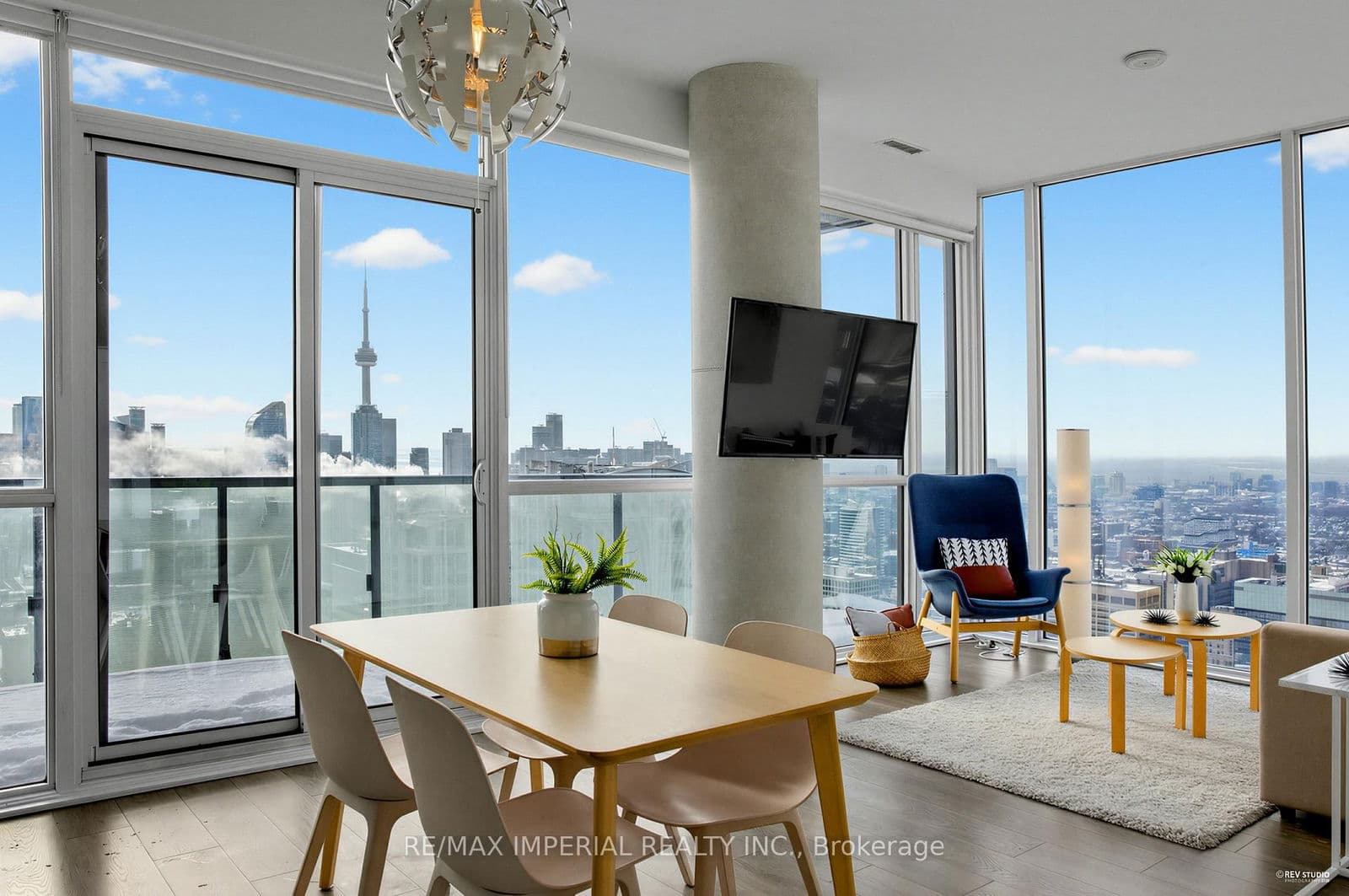 #Ph03 - 15 Grenville Street