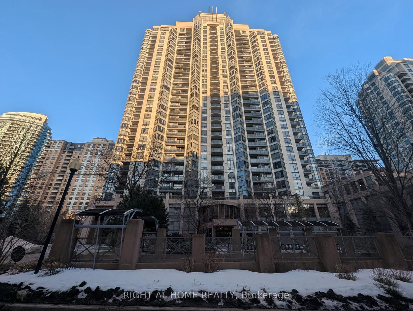 #1103 - 10 E Northtown Way E