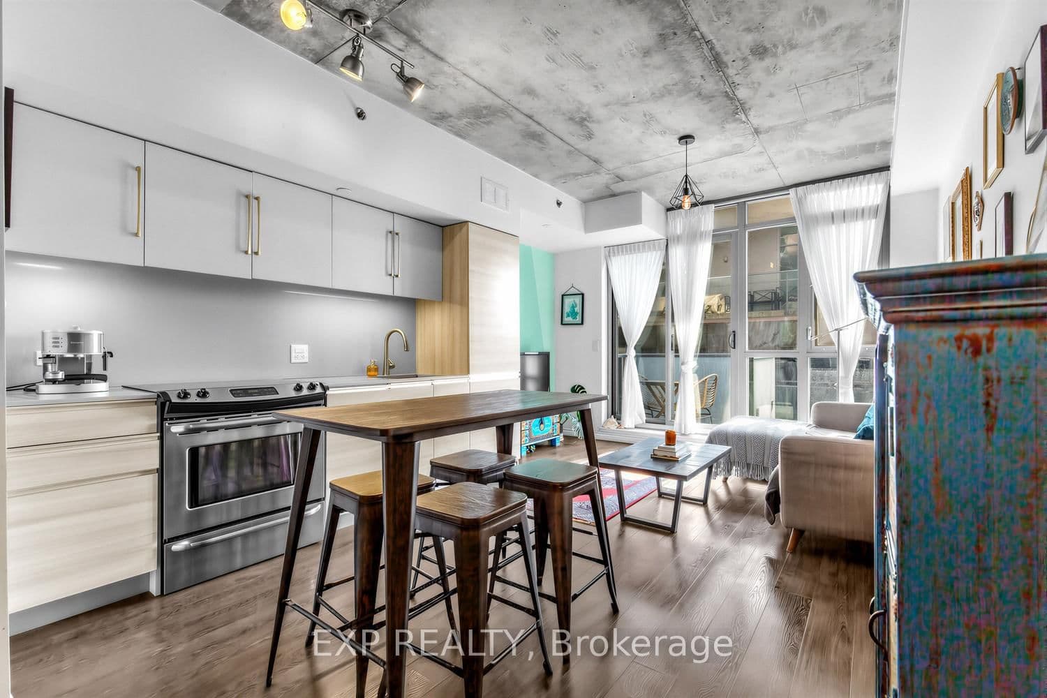 #412 - 8 Gladstone Avenue