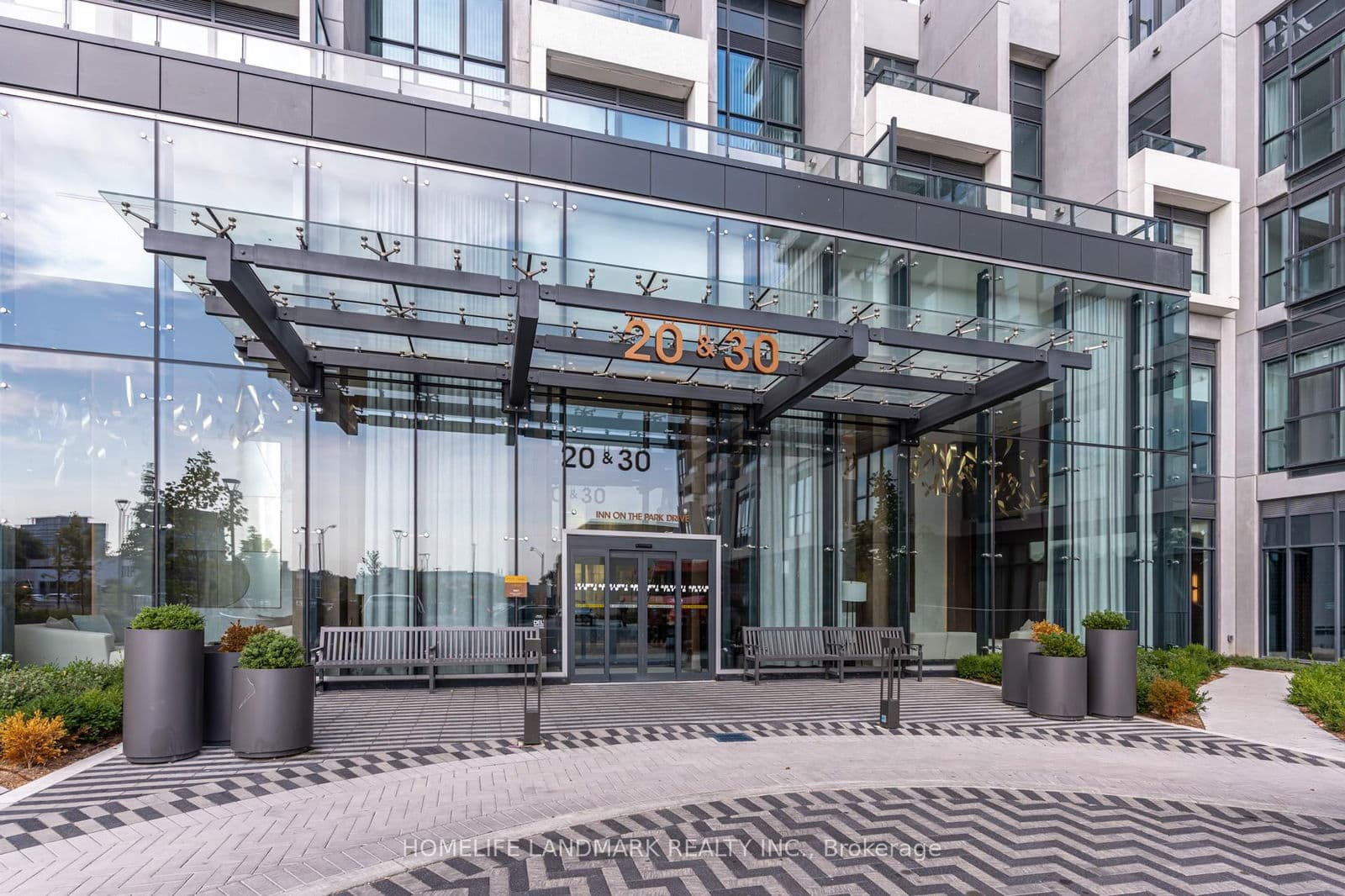 #512 - 30 Inn On The Park Drive