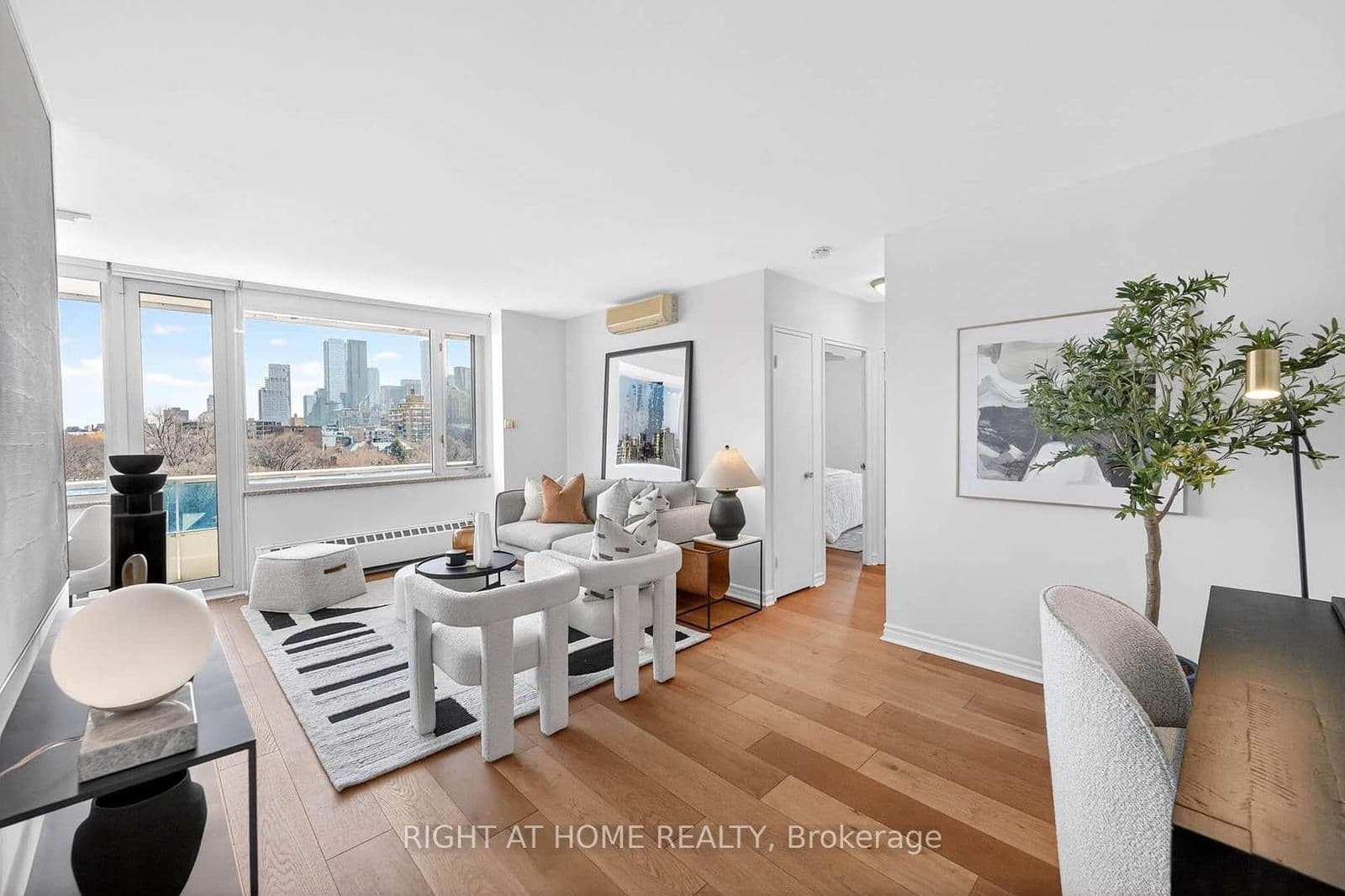 #701 - 74 Spadina Road