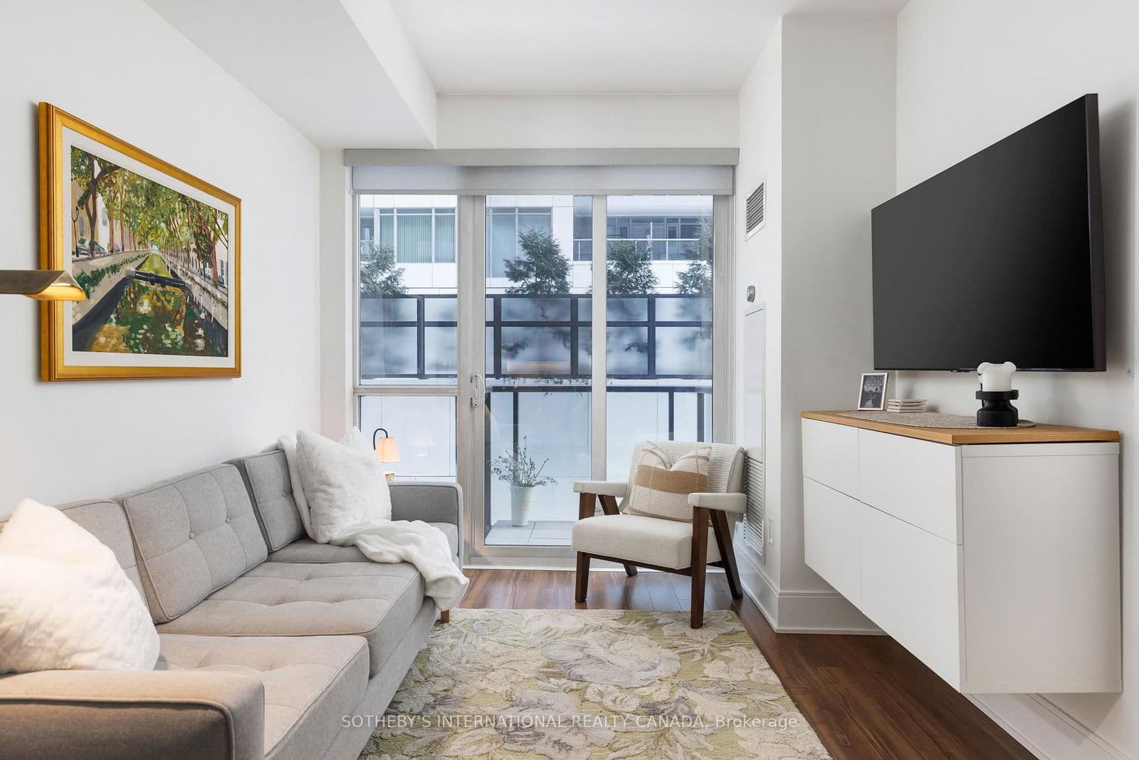 #303 - 560 Front Street W