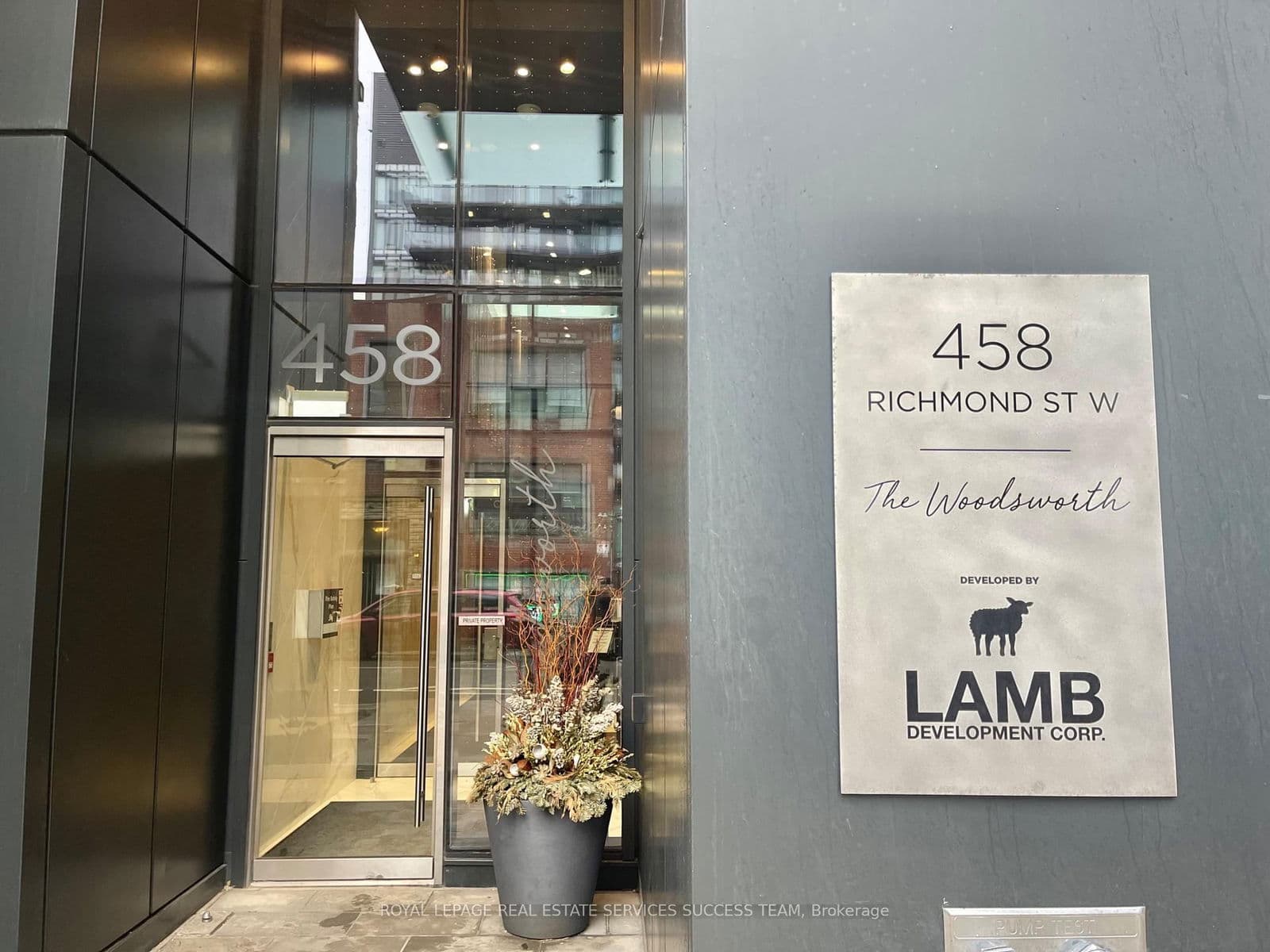 #903 - 458 Richmond St W Street